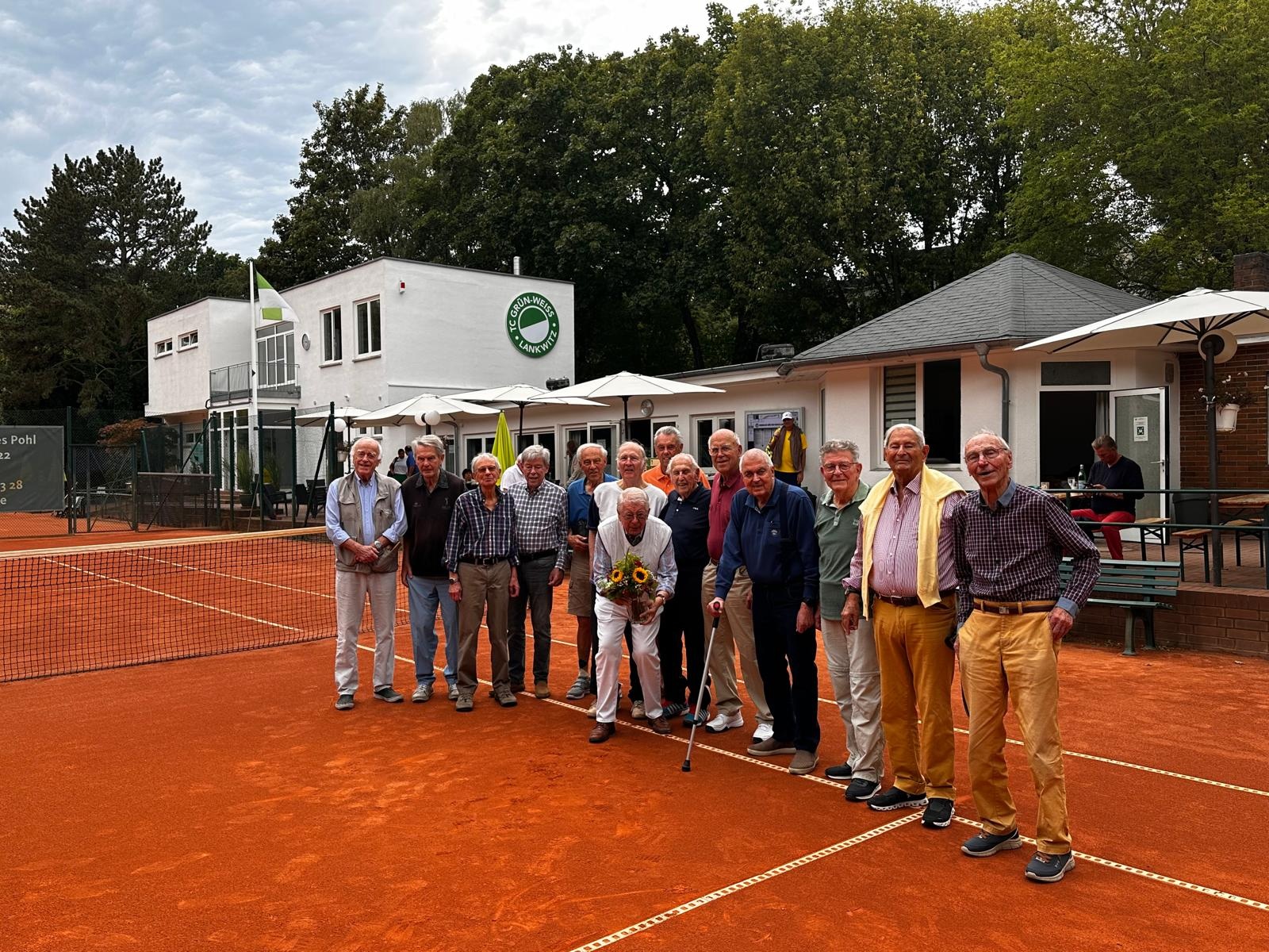 Geburtstag-Siegfried-Gregor-Gruppenfoto-P1.jpeg
